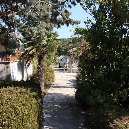 Apartment Family Friendly Apartments With A Swimming Pool Jadreski, Pula - 7292