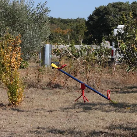 Apartment Family Friendly Apartments With A Swimming Pool Jadreski, Pula - 7292 Pula