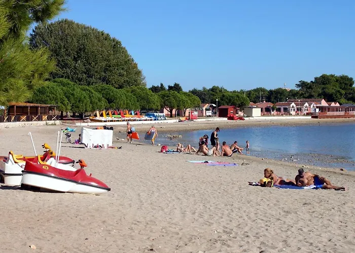 Family Friendly Apartments With A Swimming Pool Jadreski, Pula - 7292 Apartment Pula