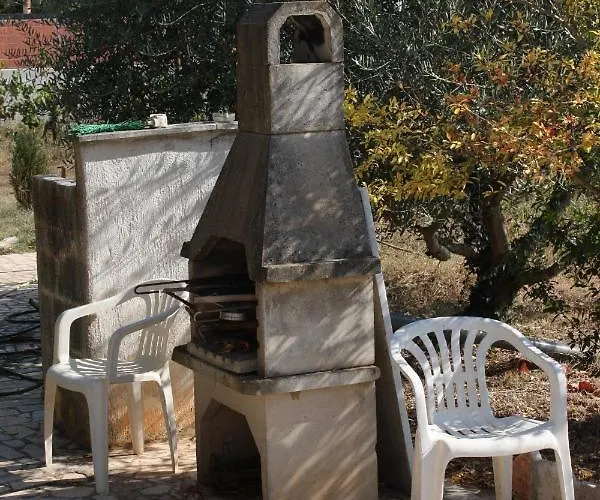 Apartment Family Friendly Apartments With A Swimming Pool Jadreski, Pula - 7292 Pula