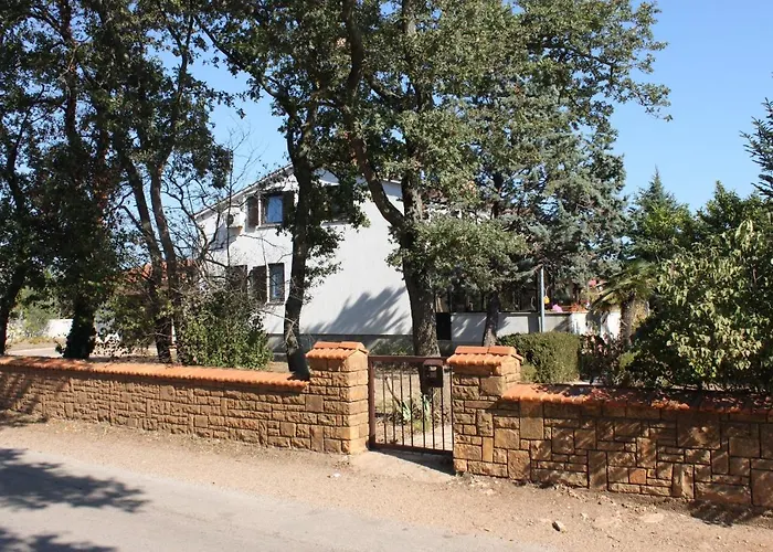 Family Friendly Apartments With A Swimming Pool Jadreski, Pula - 7292 * Pula