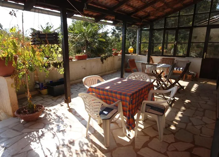 Family Friendly Apartments With A Swimming Pool Jadreski, Pula - 7292