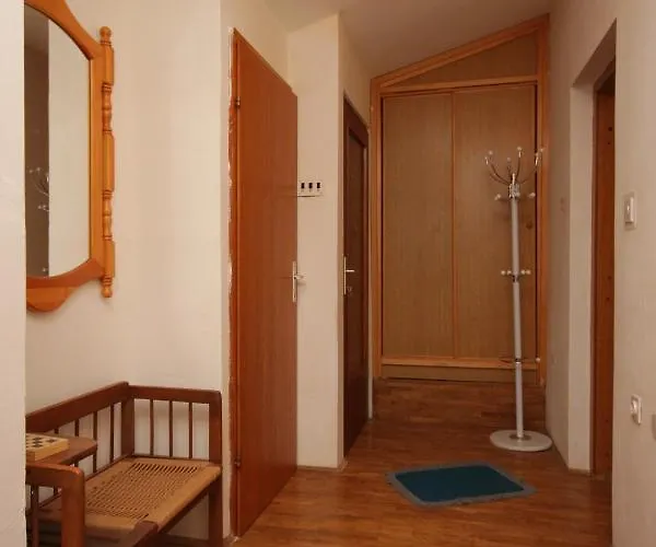 Apartment Family Friendly Apartments With A Swimming Pool Jadreski, Pula - 7292 Pula